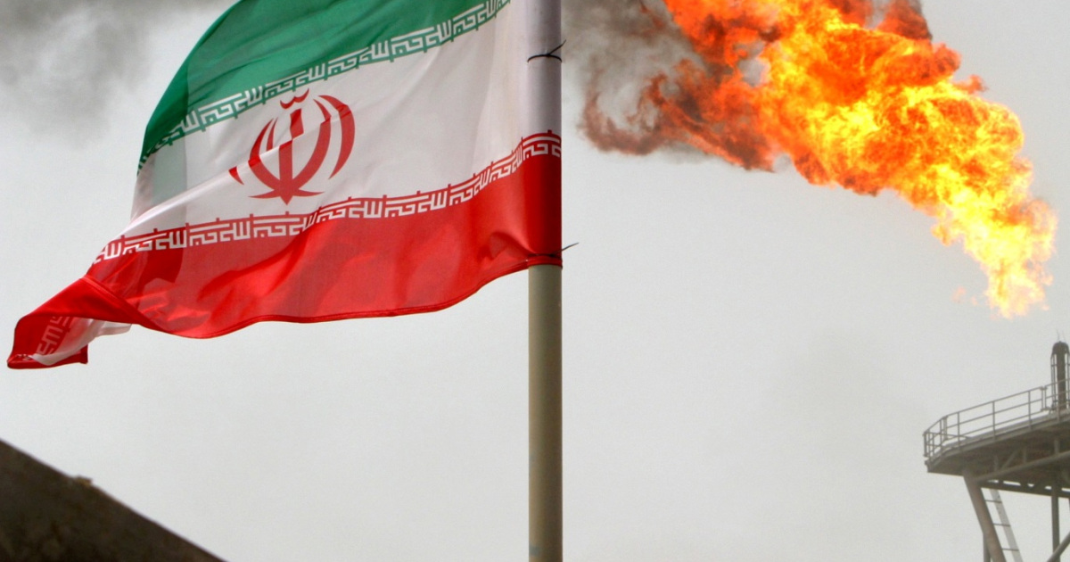 إيران تعلن رفعها إنتاج النفط بحقل مشترك مع العراق
