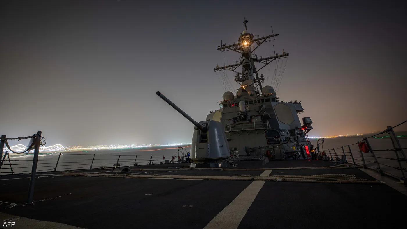 الجيش الأمريكي: صاروخان باليستيان و4 مسيرات اطلقت من اليمن إلى البحر الأحمر