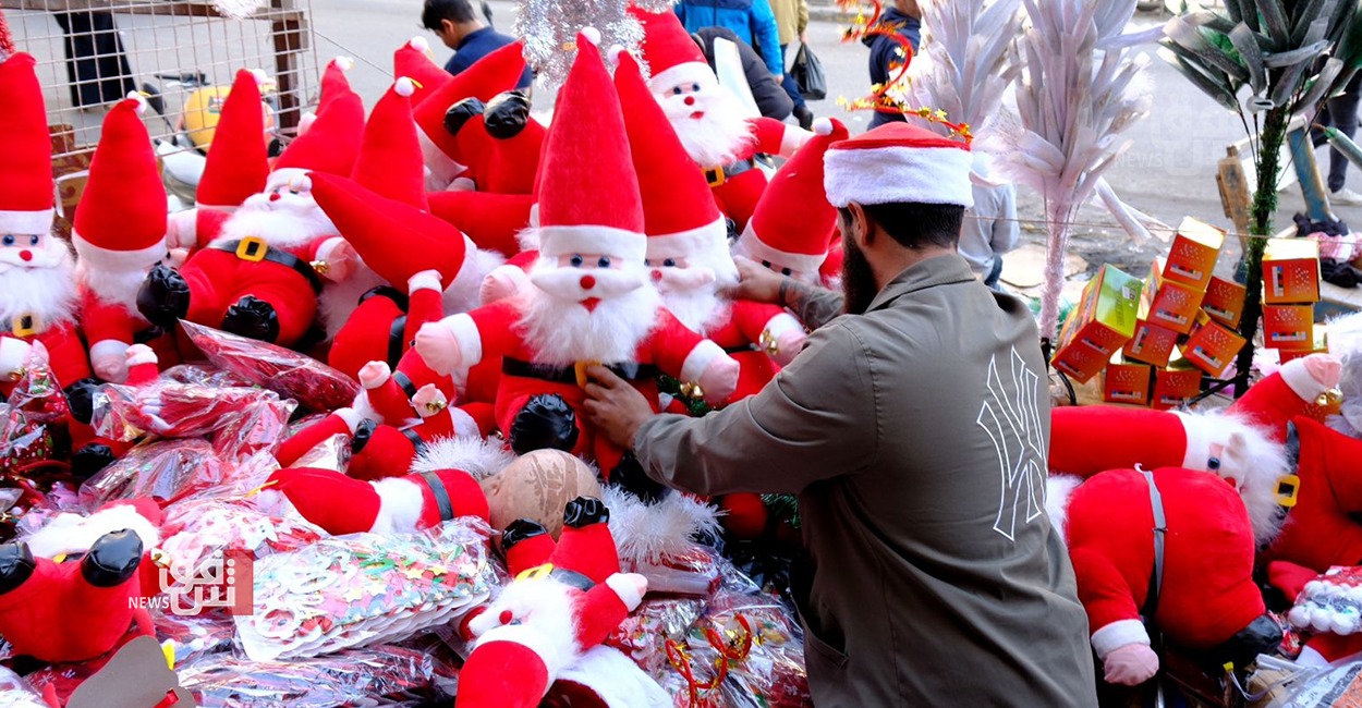 سوق الشورجة في بغداد يتلون بالأحمر استعداداً للاحتفال برأس السنة وأعياد الميلاد (صور)
