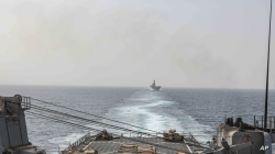 3 زوارق  تهاجم سفينة جديدة في البحر الأحمر