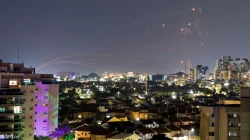 Hamas launches rockets towards Tel Aviv