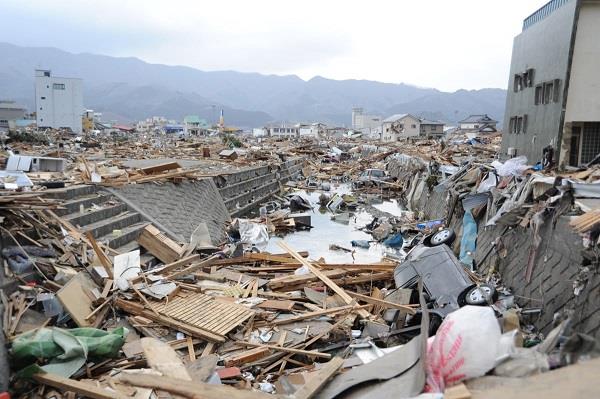 رئيس وزراء اليابان: الزلازل تسببت بسقوط كثير من الضحايا