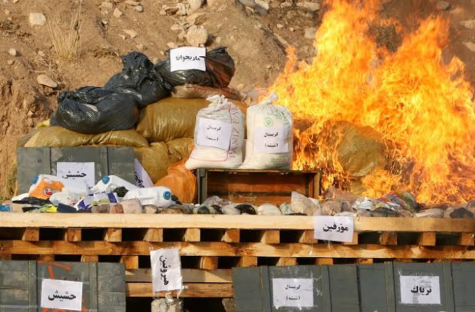 الرقم بالملايين والأطنان.. العراق يقتص من "قاتل" الشباب بمحرقة كبرى