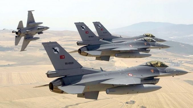 طائرات تركية تغير على مواقع للعماليين في "قنديل"