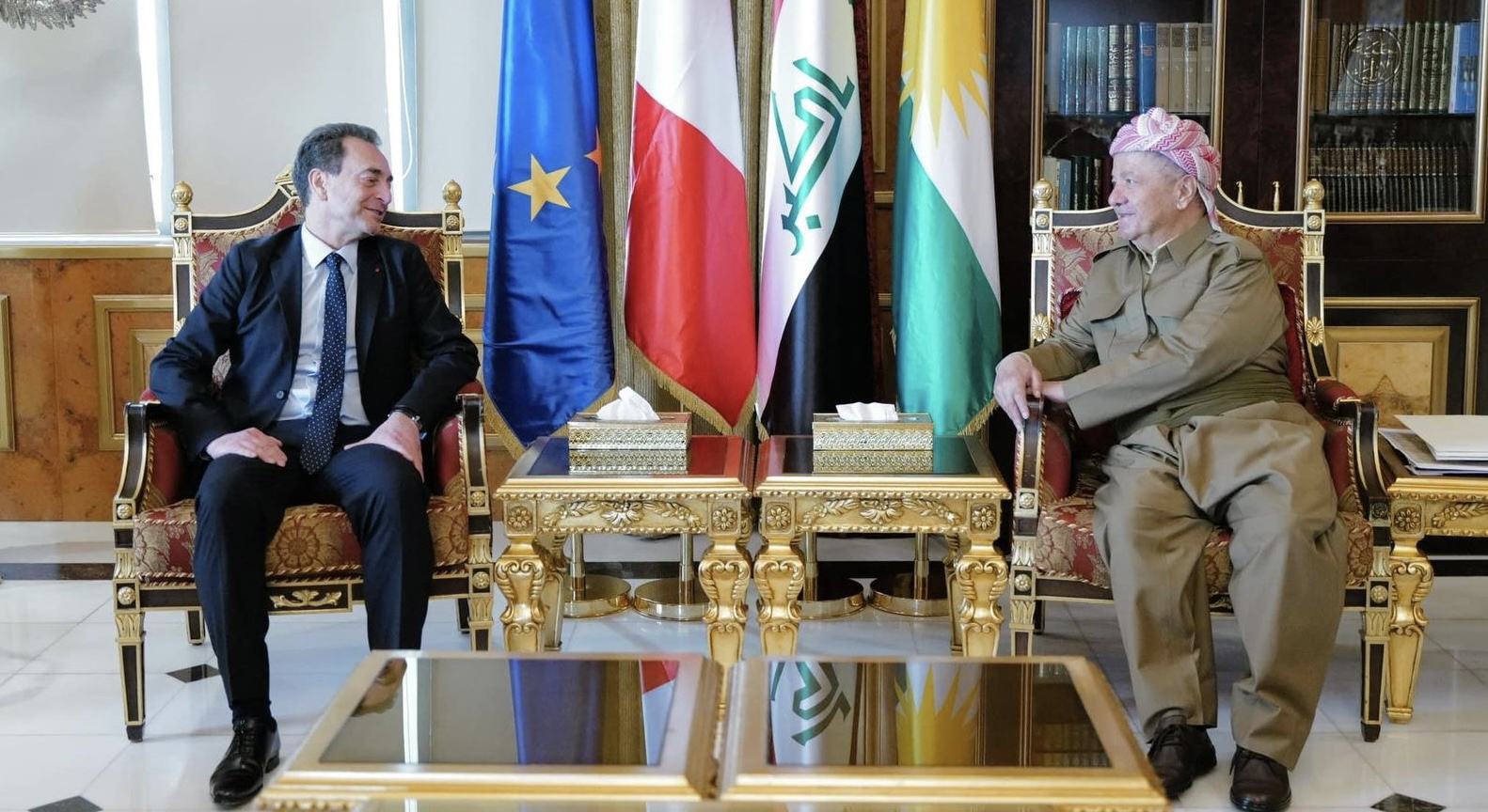مسعود بارزاني والسفير الفرنسي يؤكدان ضرورة قيام الحكومة الاتحادية بحماية أمن العراق وسيادة القانون