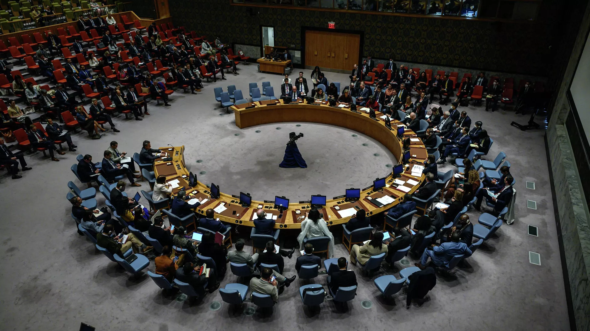 مجلس الأمن يرفض مقترحا روسيا ويمرر مشروع قرار أمريكي يدين هجمات الحوثيين