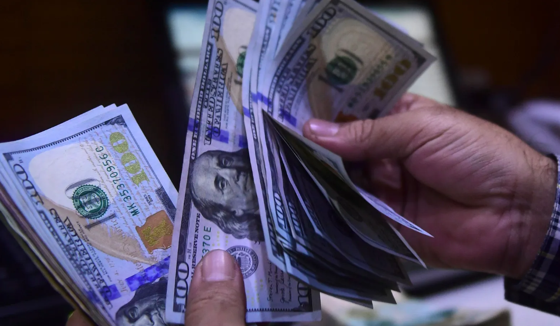 US dollar stabilizes against the dinar in the Iraqi markets