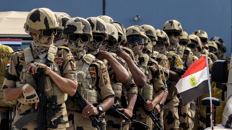 الجيش المصري يكثف تواجده مع حدود قطاع غزة والإعلام الاسرائيلي يعلق