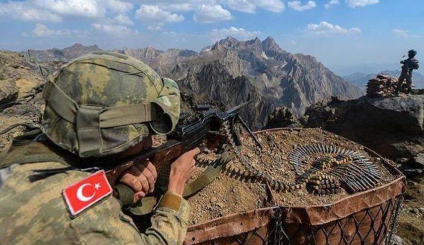 اشتباكات بين الجيش التركي وحزب العمال في العمادية وسط تحليق للمروحيات التركية