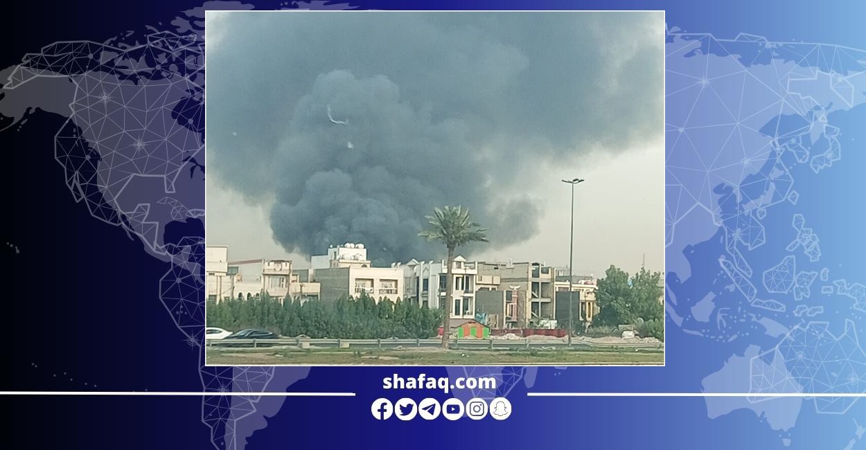 حريق كبير يلتهم محالاً تجارية وعجلات داخل "مول" شرقي بغداد