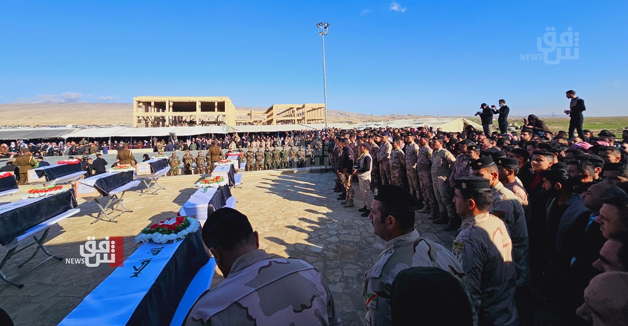 في سنجار.. مراسم دفن خاصة لرفات عشرات الإيزيديين قتلهم داعش بمقابر جماعية