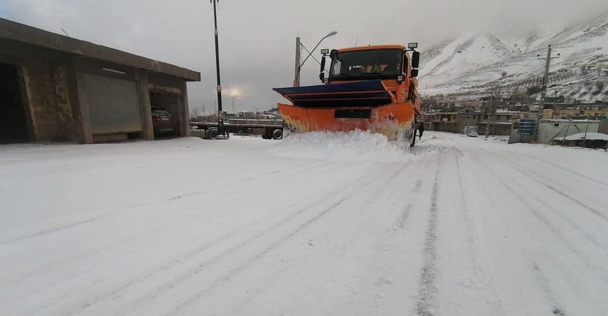 فرق إزالة الثلوج تواصل تأمين الطرق في إقليم كوردستان (صور)