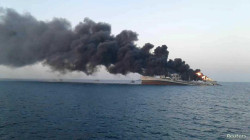 الحوثيون يعلنون احتراق سفينة نفطية بريطانية بعد استهدافها بالصواريخ