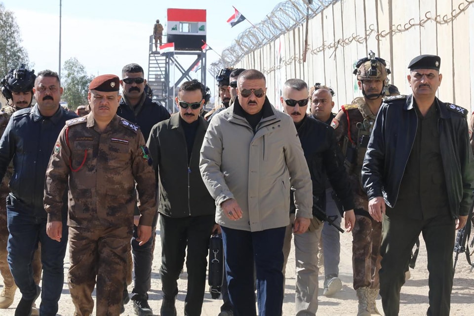 وزير الداخلية يفتتح الجدار الكونكريتي على الشريط الحدودي العراقي السوري .. صور