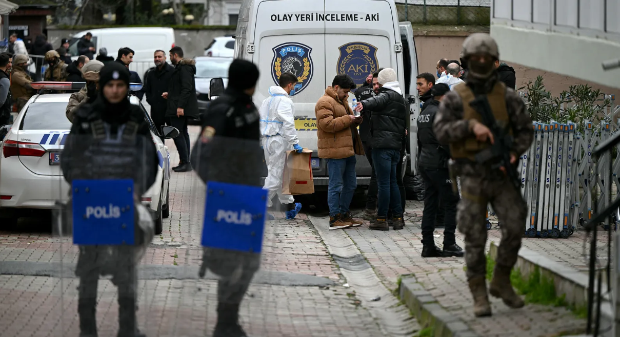 Turkish authorities arrest two gunmen that killed a person in an Istanbul church