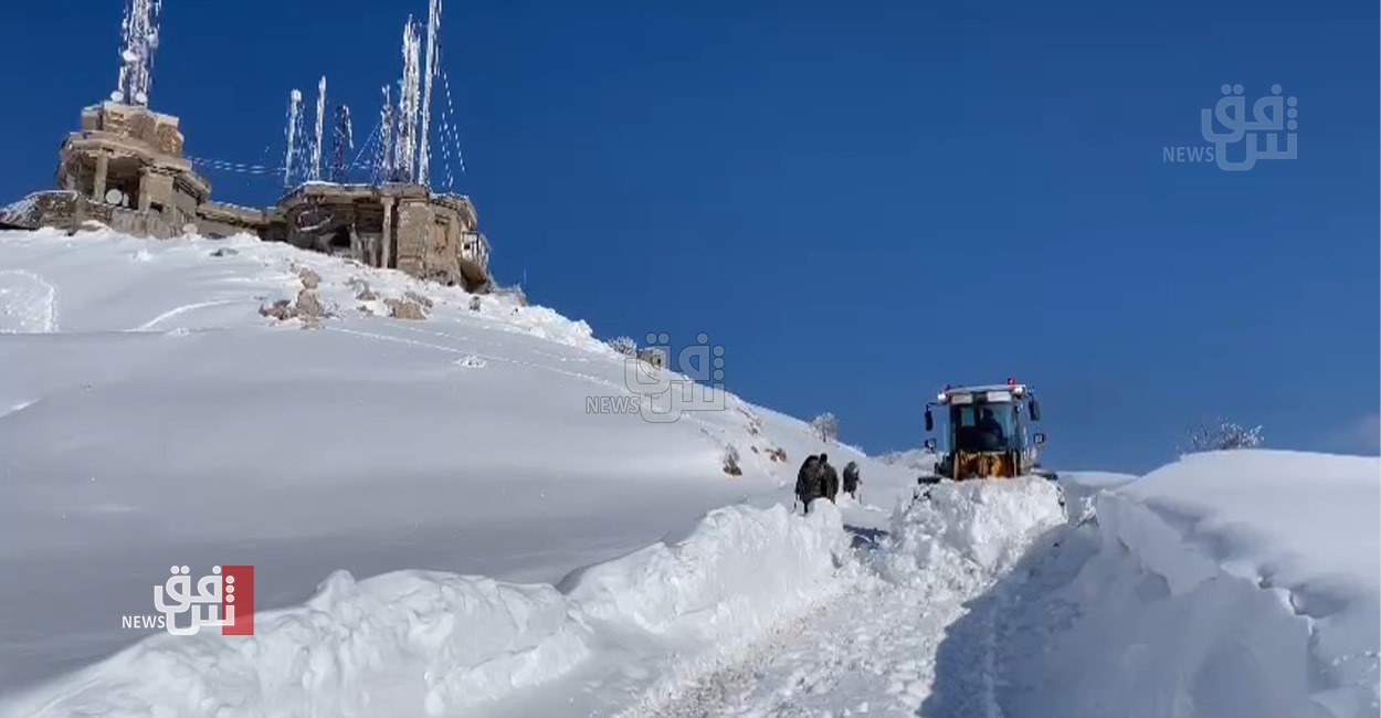 بارتفاع وصل إلى 150 سم.. شفق نيوز توثق إزالة الثلوج في دهوك (صور)