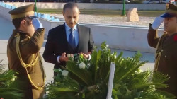 نيجيرفان بارزاني يضع إكليل الورد على النصب التذكاري لضحايا تفجيرات "1 شباط"