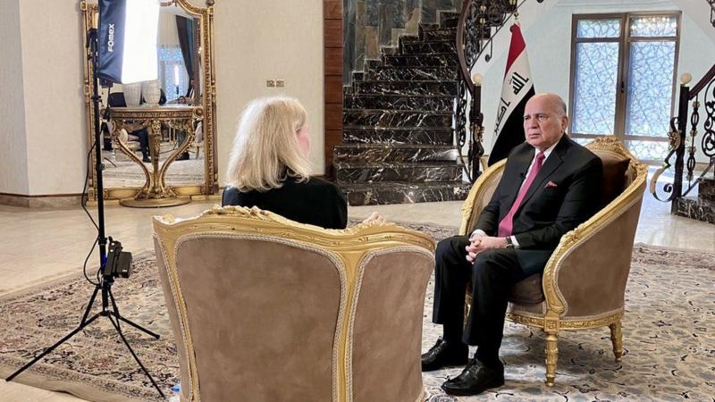 وزير الخارجية العراقي: رسالة أمريكا للفصائل وطهران مفادها "إذا استمرت هجماتهم سيأخذون العراق للحرب"
