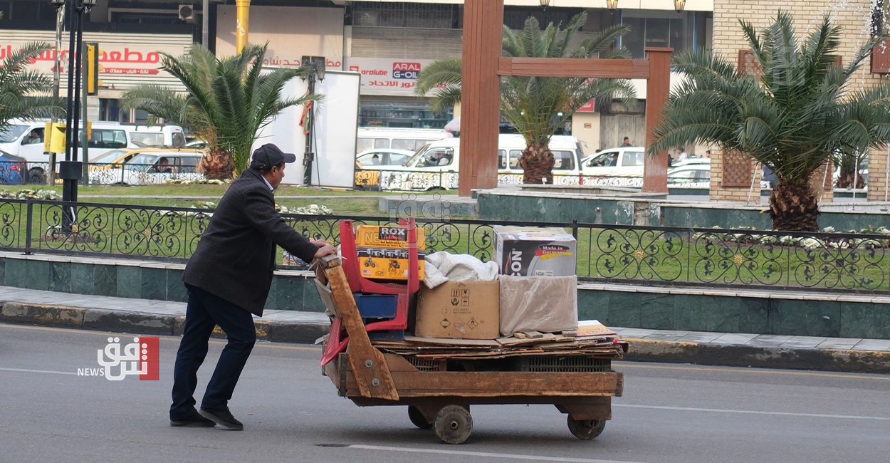 البغداديون يتسابقون مبكراً هاربين من زحامات الشوارع ليعلقوا بها بقية اليوم (صور)