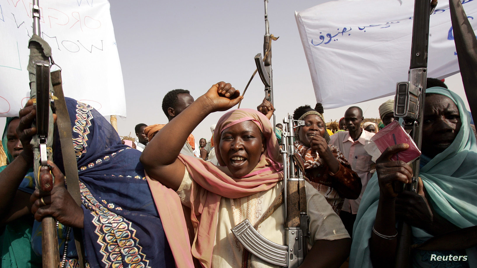 نساء السودان يدخلن معسكرات التدريب لرفع السلاح ضد انتهاكات "الرد السريع"