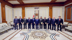 الرئيس العراقي يُسلم بعض المحافظين الجدد المراسيم الجمهورية الخاصة بتعيينهم