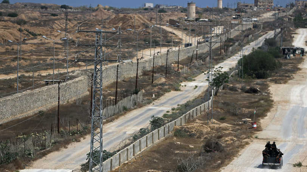 صحيفة أمريكية: مصر تبني منطقة عازلة قرب حدودها مع غزة تستوعب 100 ألف شخص