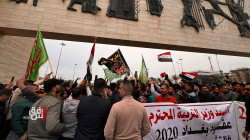 عقود 2020 يتظاهرون وسط بغداد ويوجهون طلباً لوزير التربية.. صور وفيديو