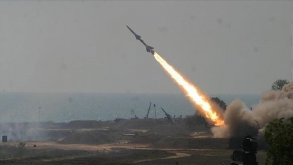 الجيش الأميركي يعلن تصديه لصاروخ حوثي أطلق من اليمن