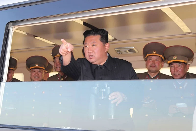 الزعيم الكوري الشمالي يشرف على وحدات قادرة على ضرب "عاصمة العدو"