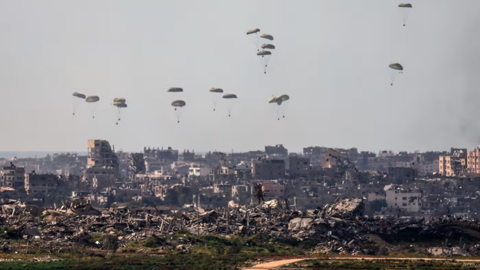الجيشان الأمريكي والاردني ينفيان مسؤوليتهما عن "الإنزال الخاطئ" في غزة
