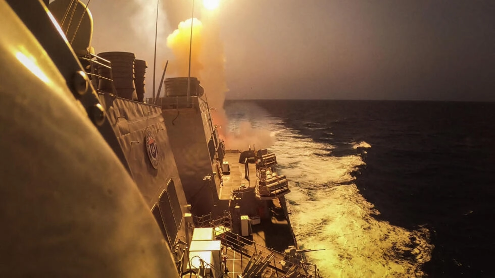 الحوثيون يعلنون استهداف سفينة امريكية ويتوعدون بتصعيد عملياتهم خلال رمضان