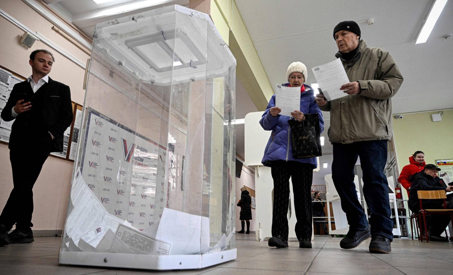 Russians vandalize voting booths, boxes on presidential election day