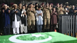 غارات باكستانية تقتل 8 أفغان وطالبان تحذر من تبعات "خارجة عن السيطرة"