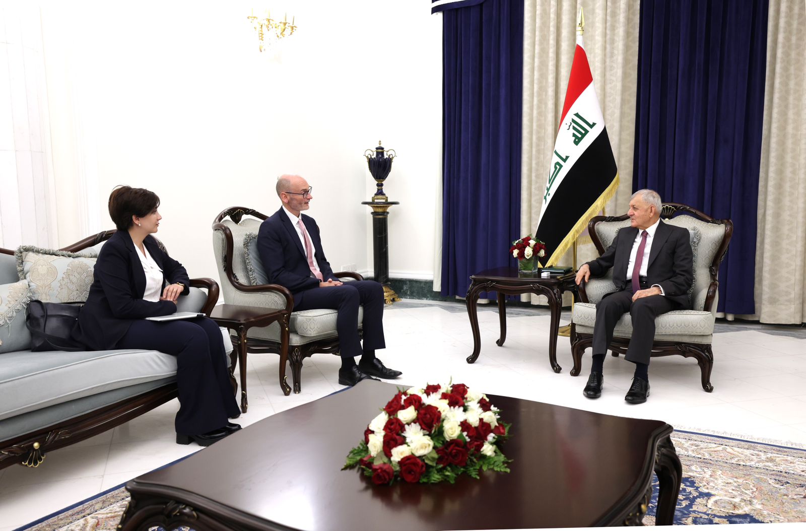 الرئيس العراقي يخبر السفير البريطاني بآخر مستجدات الموقوفين في السجون