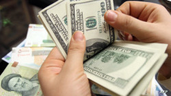 تراجع قياسي للعملة الإيرانية أمام الدولار بسبب عيد نوروز