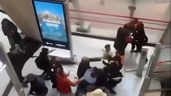 شجار عنيف في مطار باريس لمنع ترحيل معارض كوردي لأنقرة.. فيديو