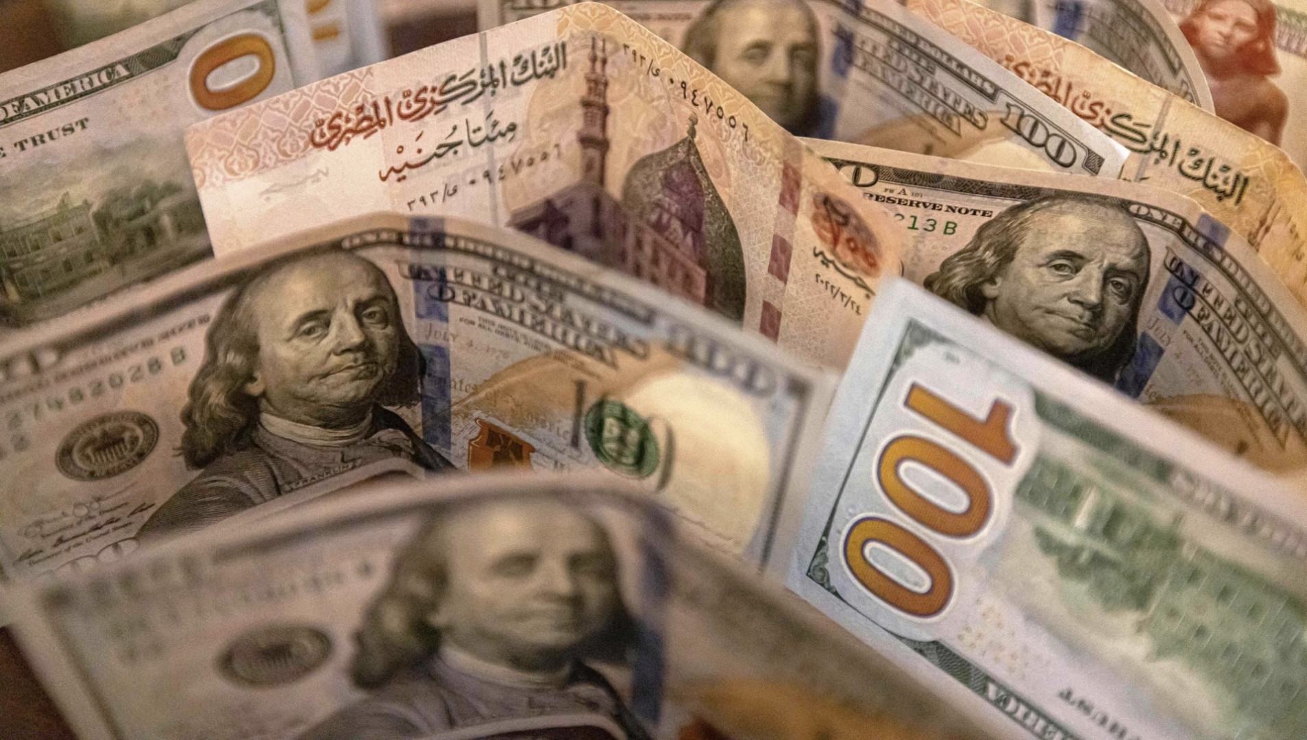 النقد الدولي يغرق مصر بالدولارات.. ما المقابل؟