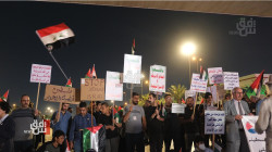 ناشطون عراقيون يتظاهرون وسط بغداد نصرة لغزة ومقاطعة البضائع الأمريكية (صور)
