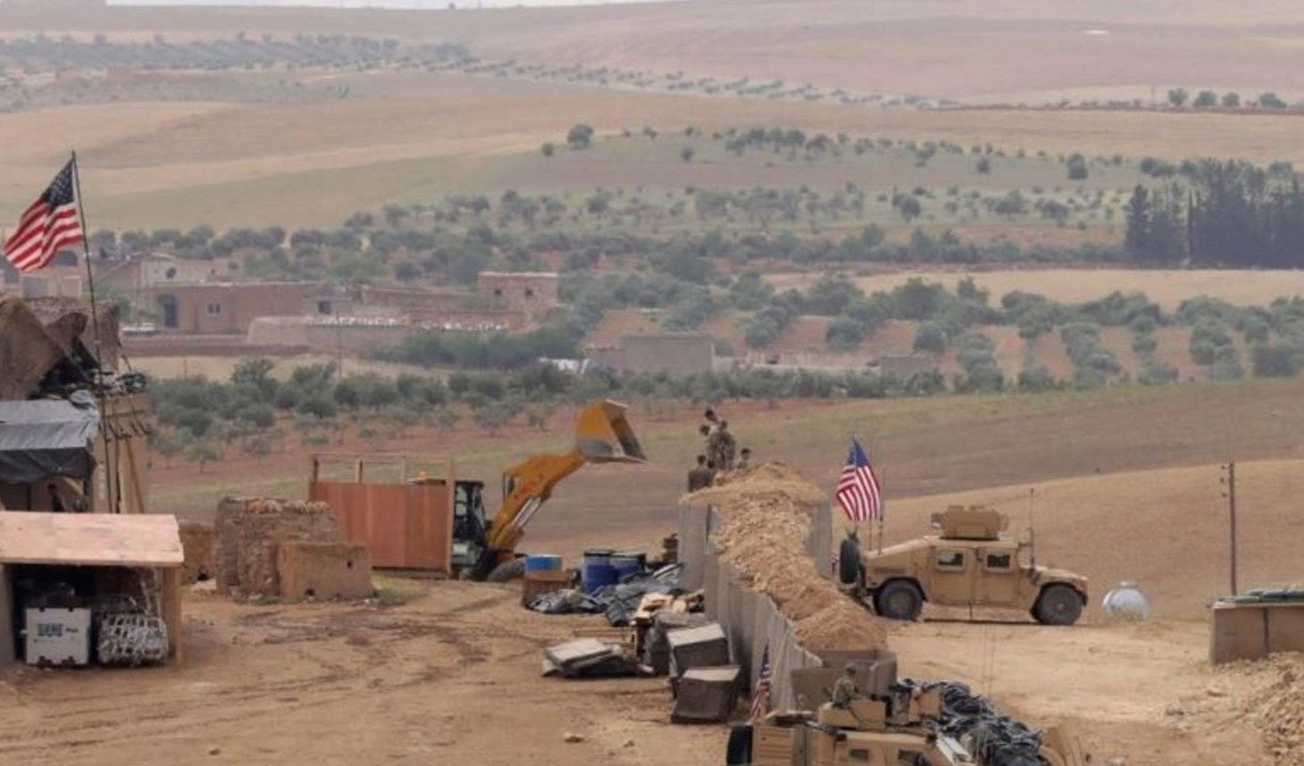 مسيرات تهاجم  قاعدة أمريكية على المثلث العراقي السوري الأردني