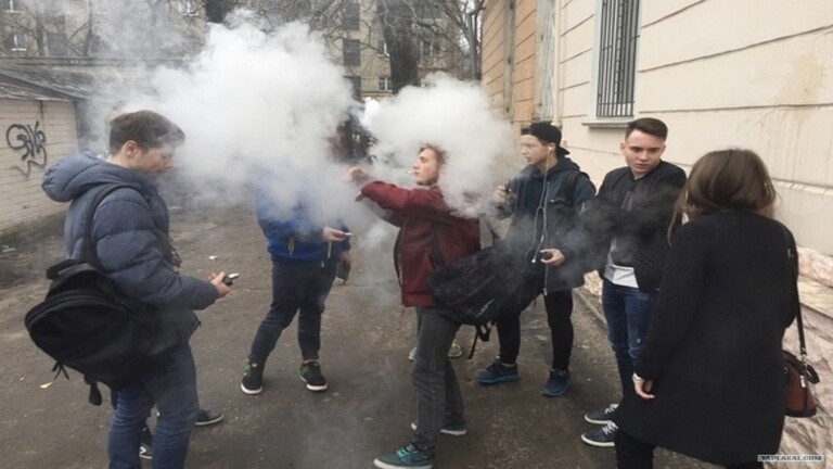 روسيا تتجه لفرض "حظر تام" على بيع السجائر الالكترونية