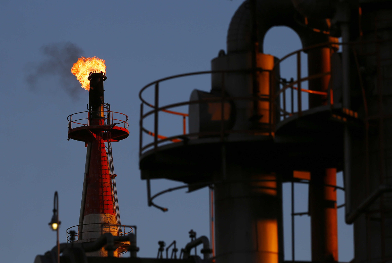 تعطل منشآت التكرير في اميركا يتسبب بتراجع أسعار النفط