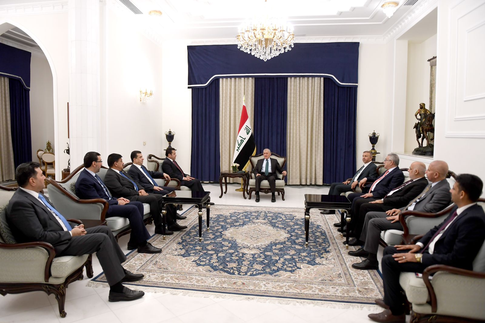 الرئيس العراقي يناقش 