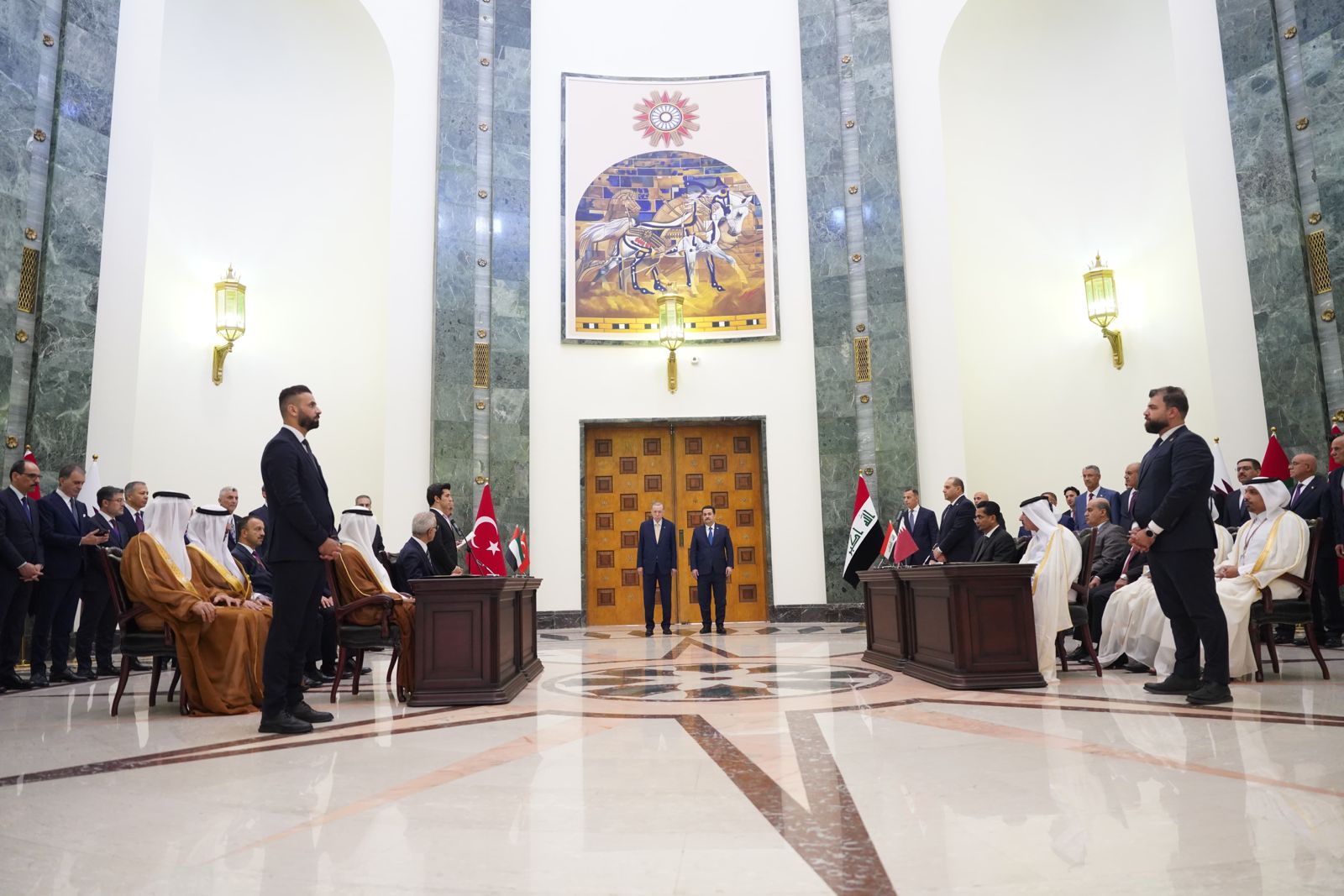 السوداني واردوغان يرعيان توقيع مذكرة تفاهم رباعية بين العراق وتركيا وقطر والامارات