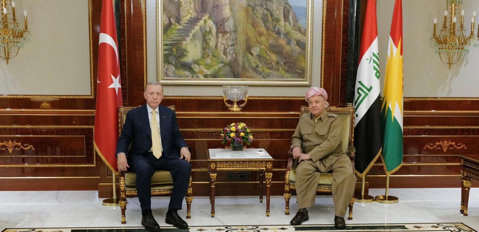 Masoud Barzani receives Erdogan and they hold a meeting
