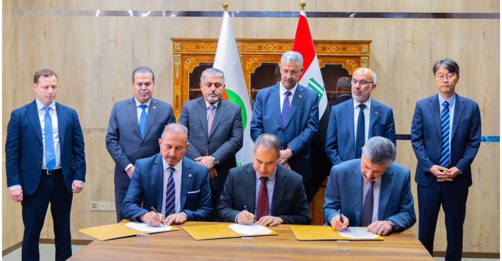 العراق يوقع عقداً مع شركة أوكرانية لتطوير حقل عكاز الغازي