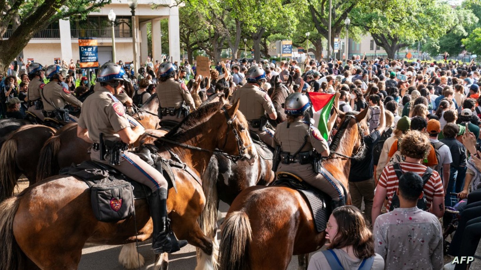 اعتقالات المحتجين في تكساس تثير الانتقادات ونائب ديمقراطي ينضم للمتضامنين مع فلسطين