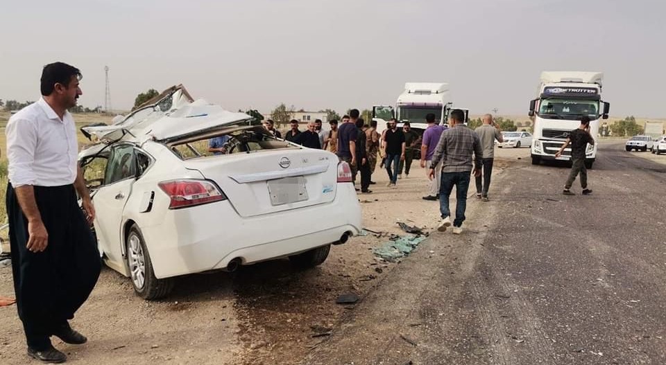 حادث سير مروّع يودي بحياة 3 أشخاص في كرميان (صور)
