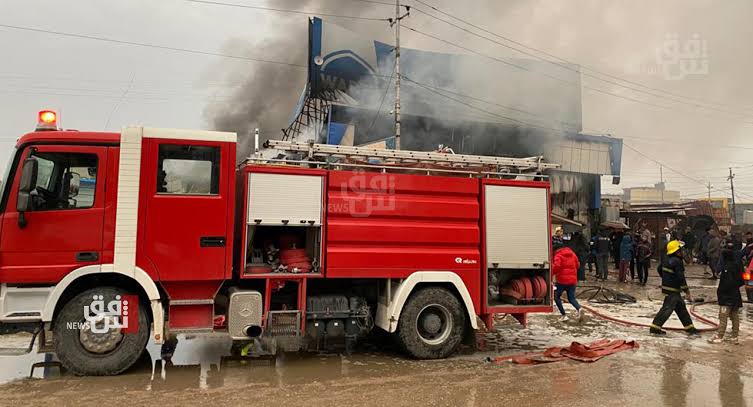 اندلاع حريق في 3 مخازن شمالي بغداد (فيديو)