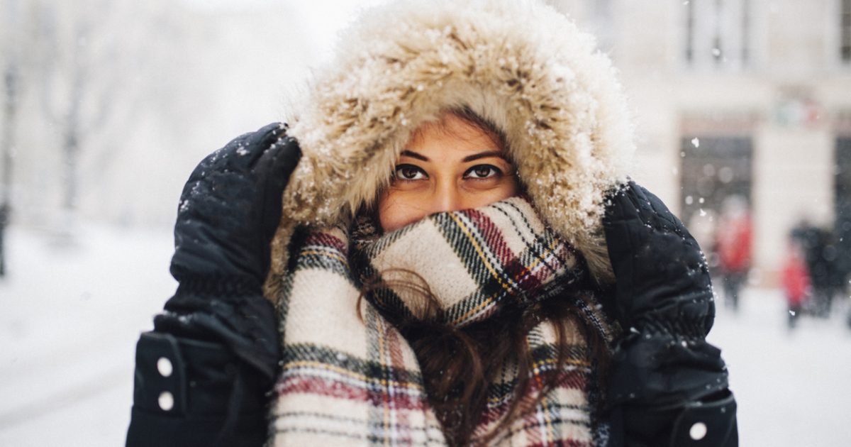 دراسة علمية تكشف حقيقة الاختلاف بين النساء والرجال بالشعور بالبرد