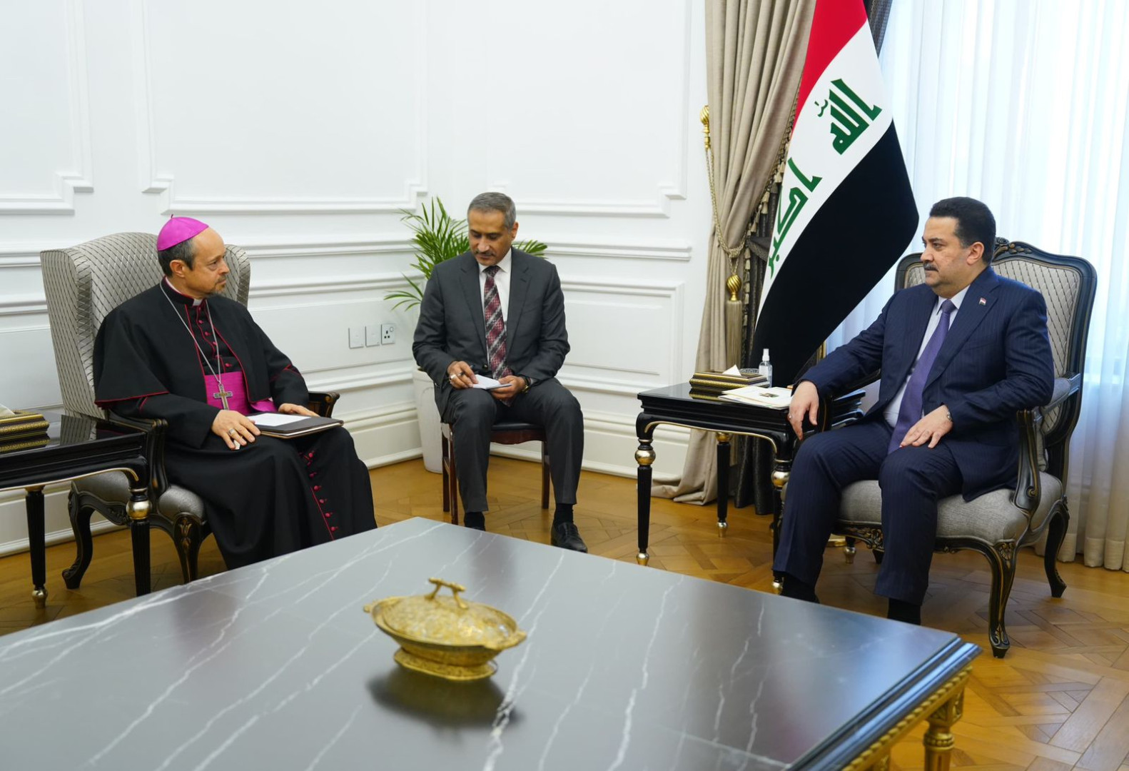 السوداني لسفير الفاتيكان لدى العراق: نقدّر جهود البابا فرنسيس في دعم القضايا الإنسانية